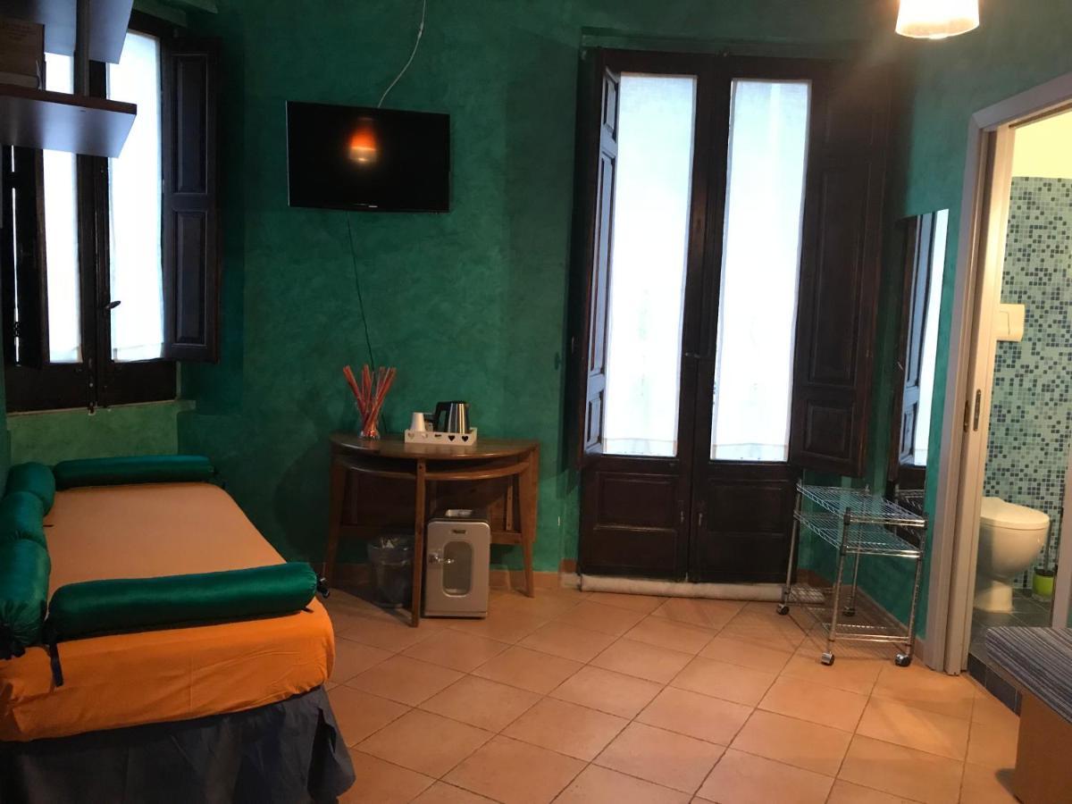 B&B L'Angolo Sulla Piazza Mirabella Imbaccari Exterior photo