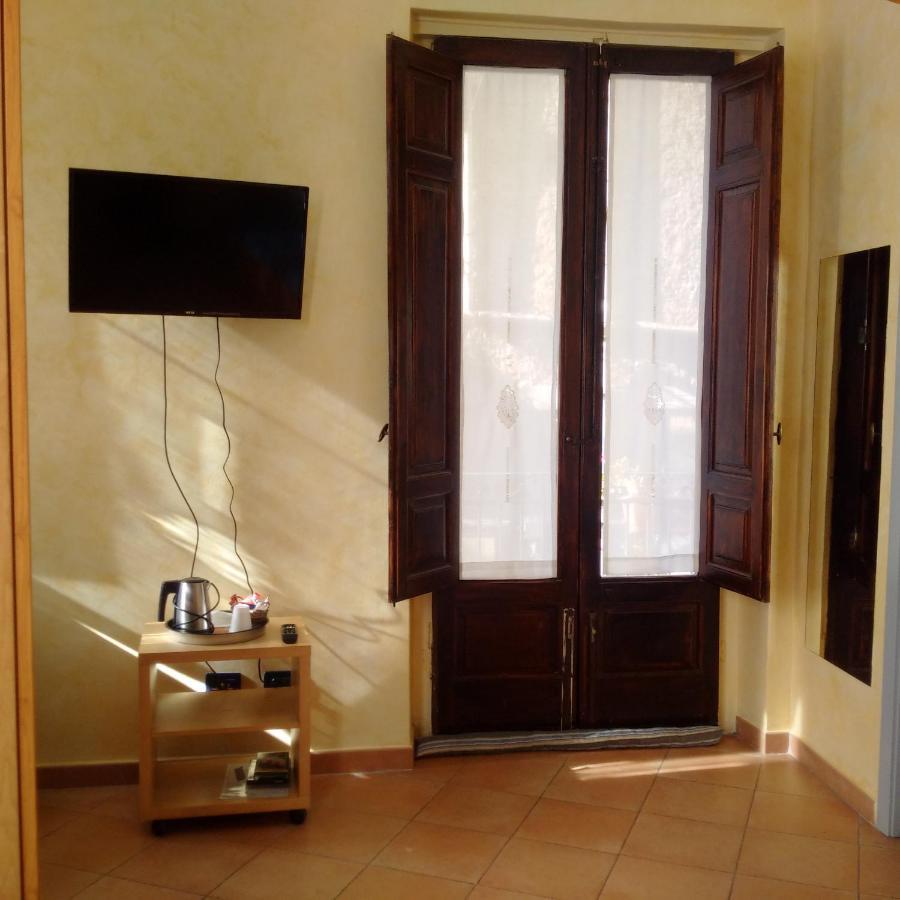 B&B L'Angolo Sulla Piazza Mirabella Imbaccari Exterior photo